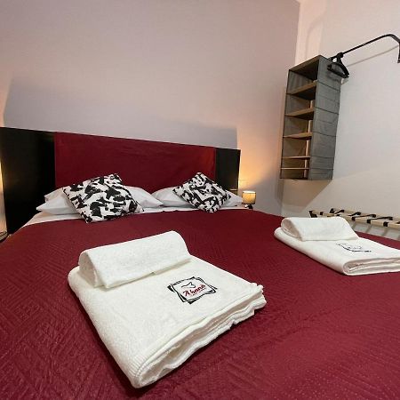 A Bone Guest House คาตาเนีย ภายนอก รูปภาพ