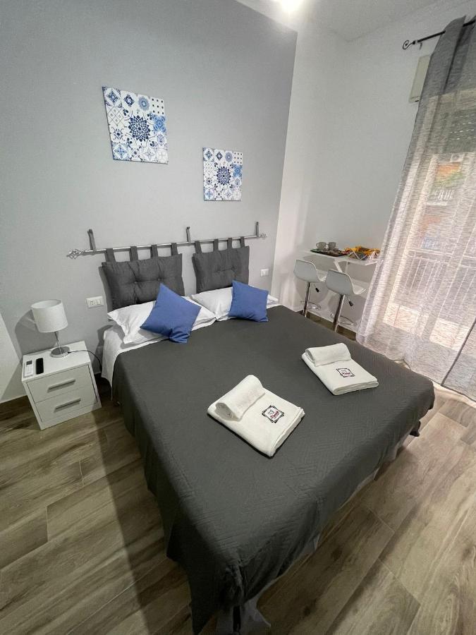 A Bone Guest House คาตาเนีย ภายนอก รูปภาพ