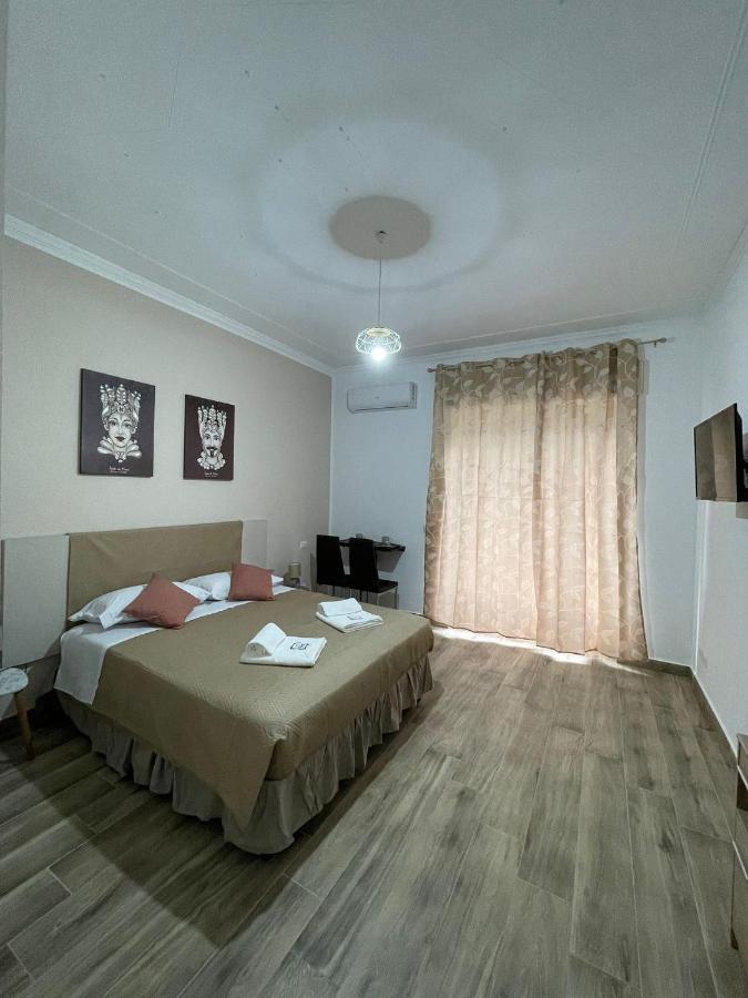 A Bone Guest House คาตาเนีย ภายนอก รูปภาพ