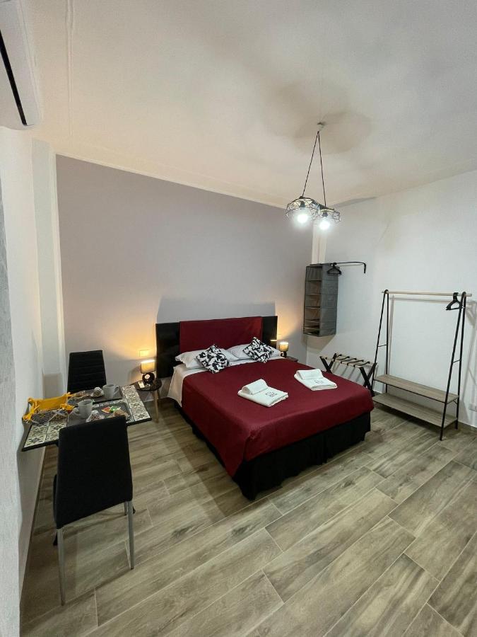 A Bone Guest House คาตาเนีย ภายนอก รูปภาพ