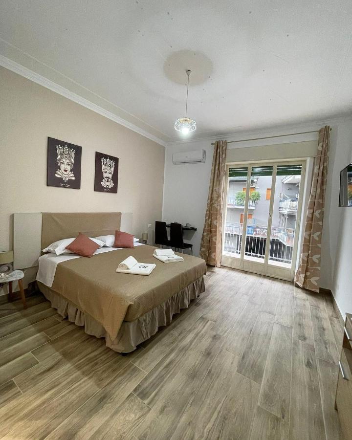 A Bone Guest House คาตาเนีย ภายนอก รูปภาพ