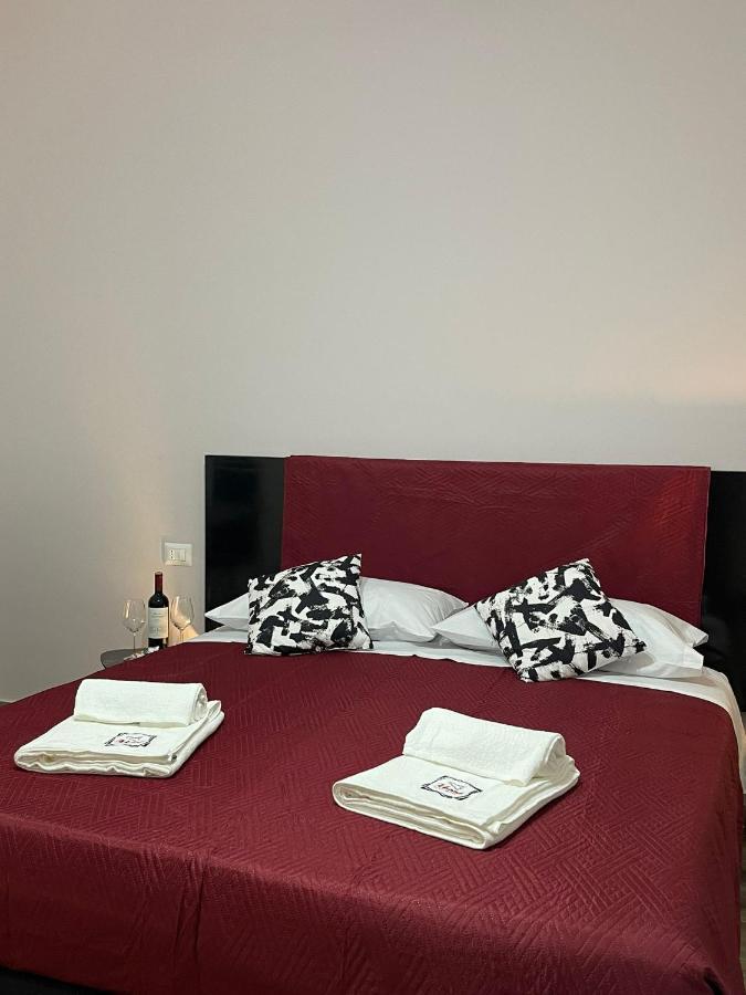 A Bone Guest House คาตาเนีย ภายนอก รูปภาพ